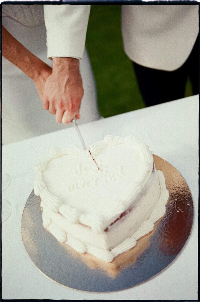 Couple cutting their wedding cake during an intimate Lake Garda elopement