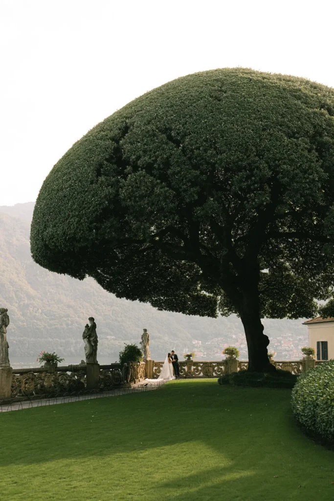 Villa del Balbianello photographer wedding - gardens and iconic umbrella pine tree overlooking Lake Como, wedding venue scenery.