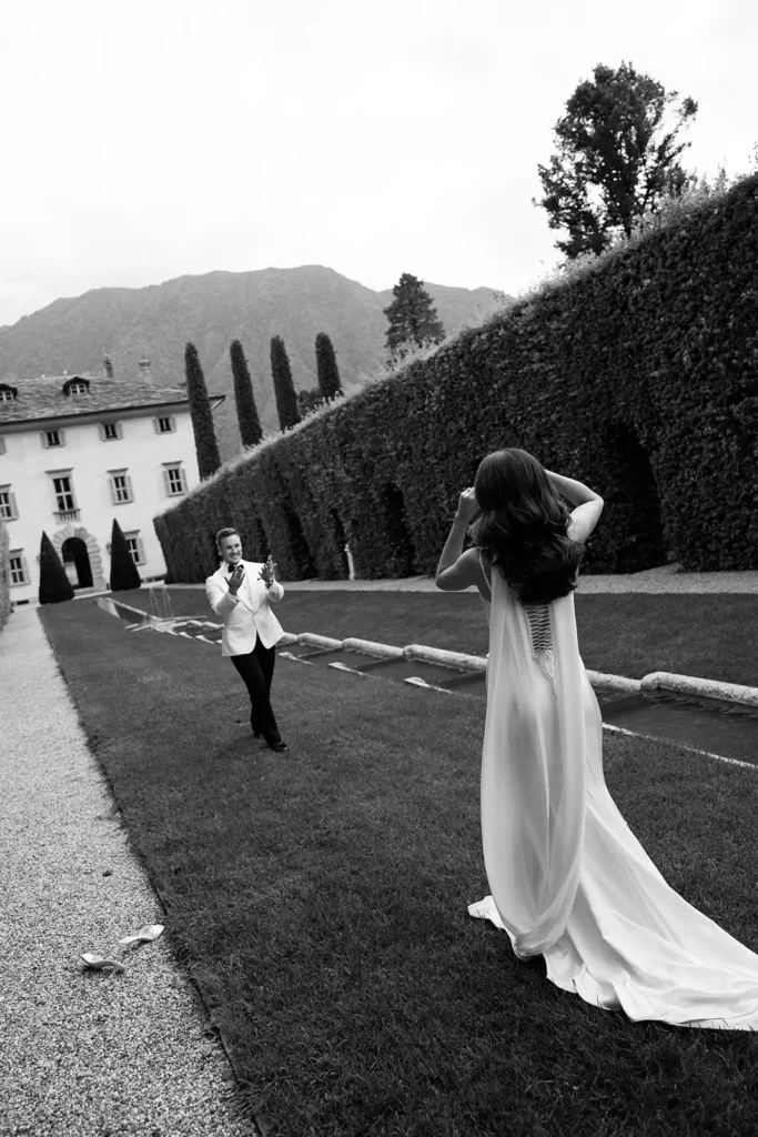 Editorial black and white portrait on the Villa Balbiano driveway super 8 